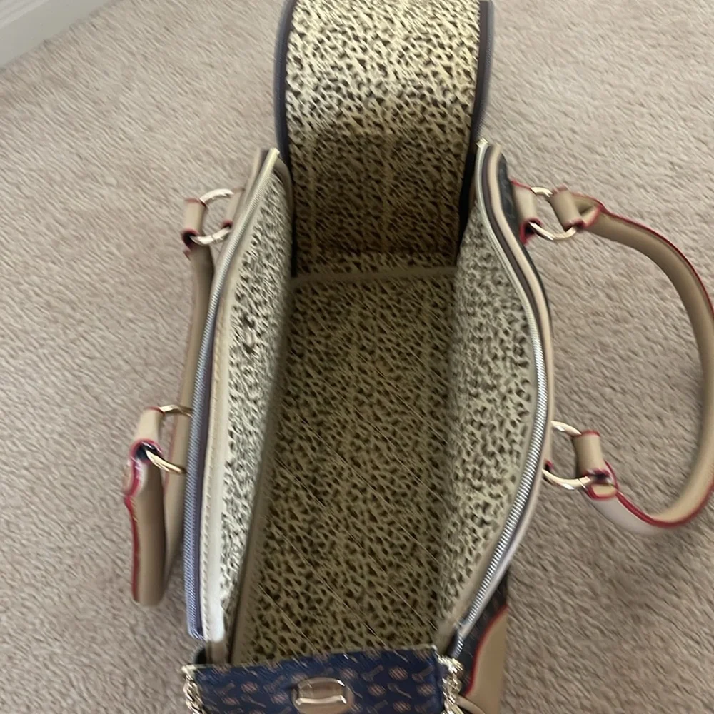 Traveling puppy carrier